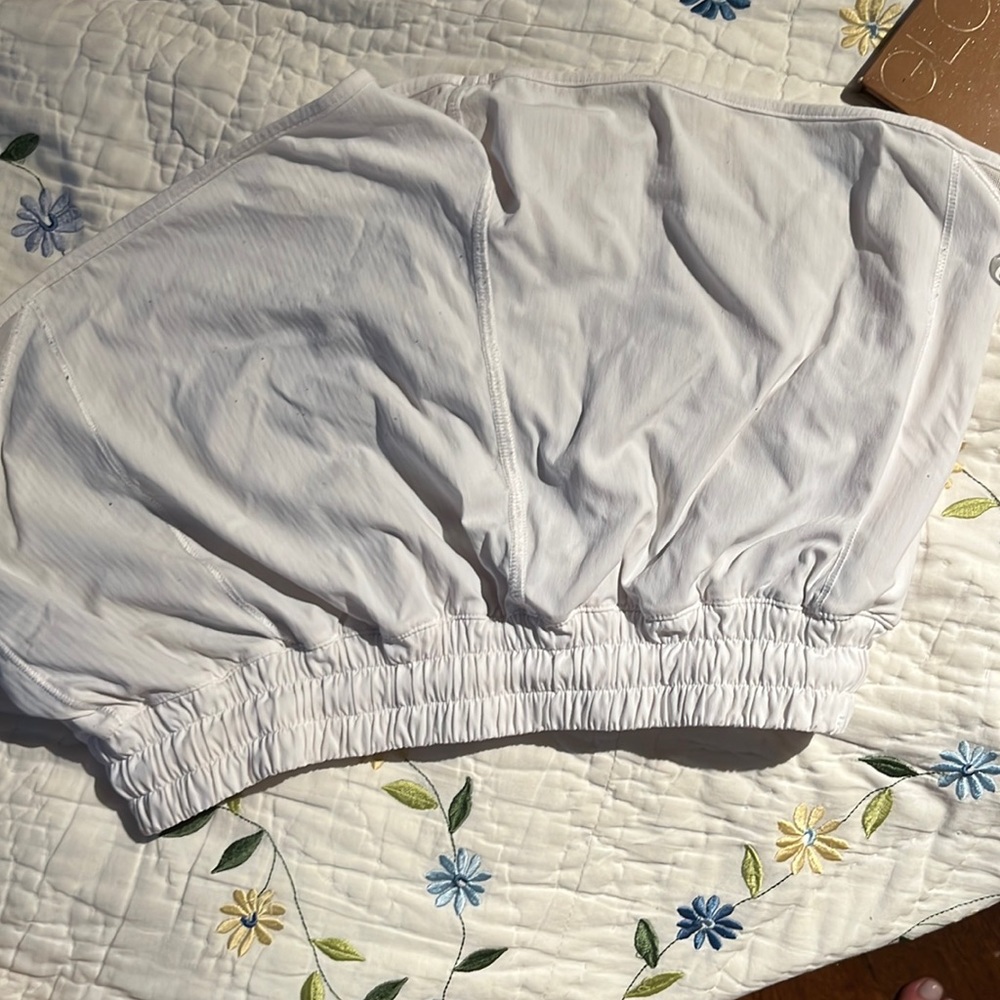 Lululemon 2.5 hotty hot short in white